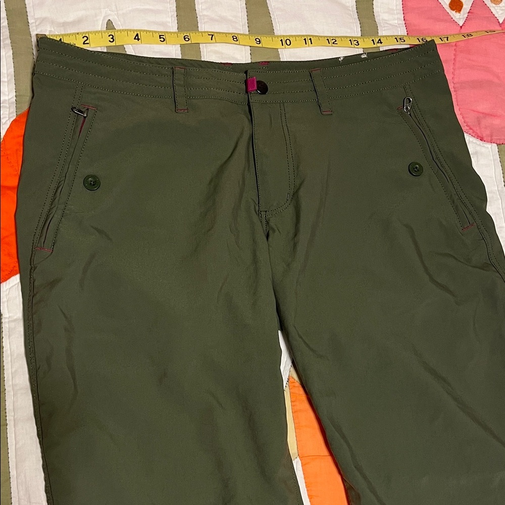 Patagonia Women’s Everday Outdoor Forest Green Cargo Chinos